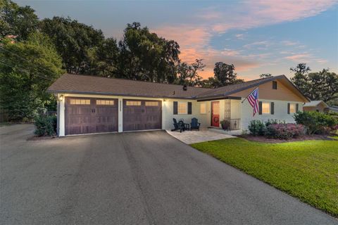 Photo of 1111 SE 14th Avenue, Ocala, FL 34471 (MLS # OM720839)
