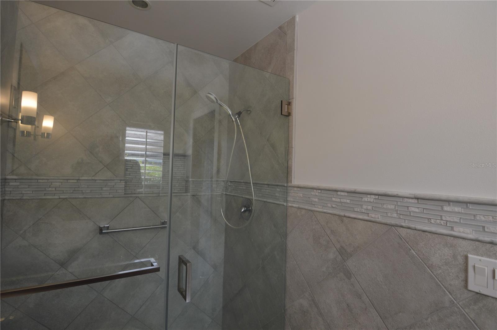 SHADOWBAY UNIT 2 PH 2 - Residential