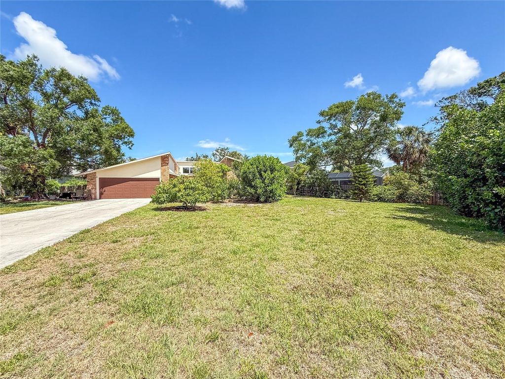 Photo of 911 Cimarron Circle, Bradenton, FL 34209 (MLS # A4652240)