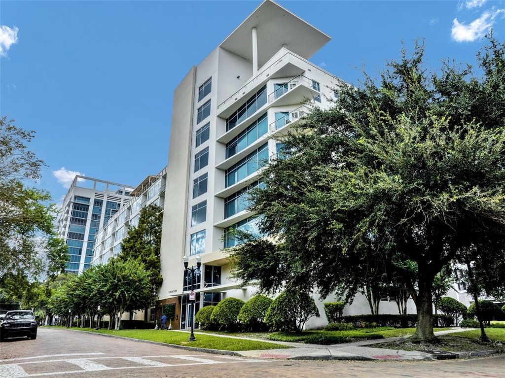Photo of 525 E Jackson Street #305, Orlando, FL 32801 (MLS # O6403006)