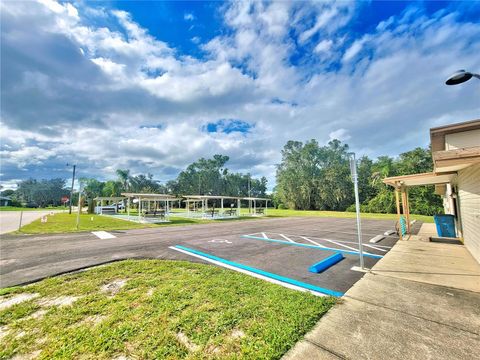 A home in LAKELAND