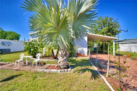 A home in LAKELAND