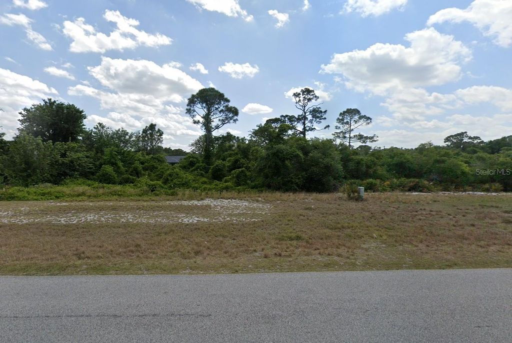 Photo of 803 Washington Boulevard NE, Lake Placid, FL 33852 (MLS # OK225678)