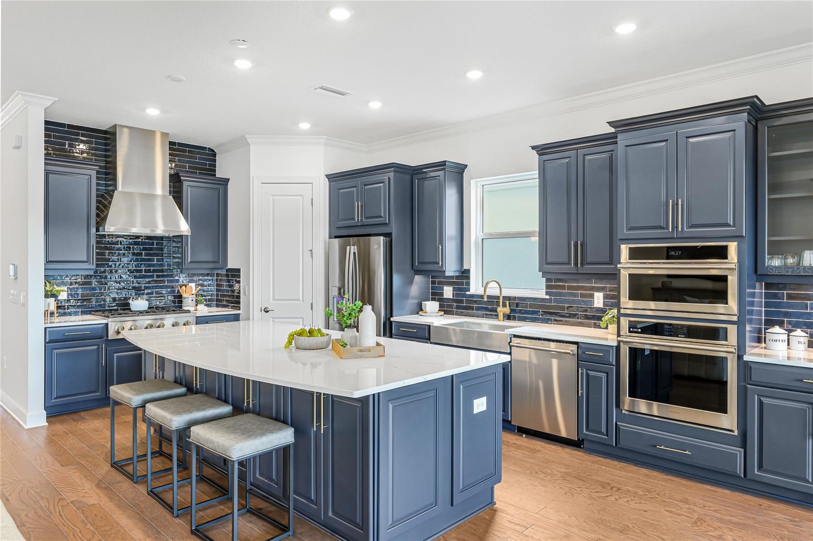 AZARIO ESPLANADE PH VI - Residential