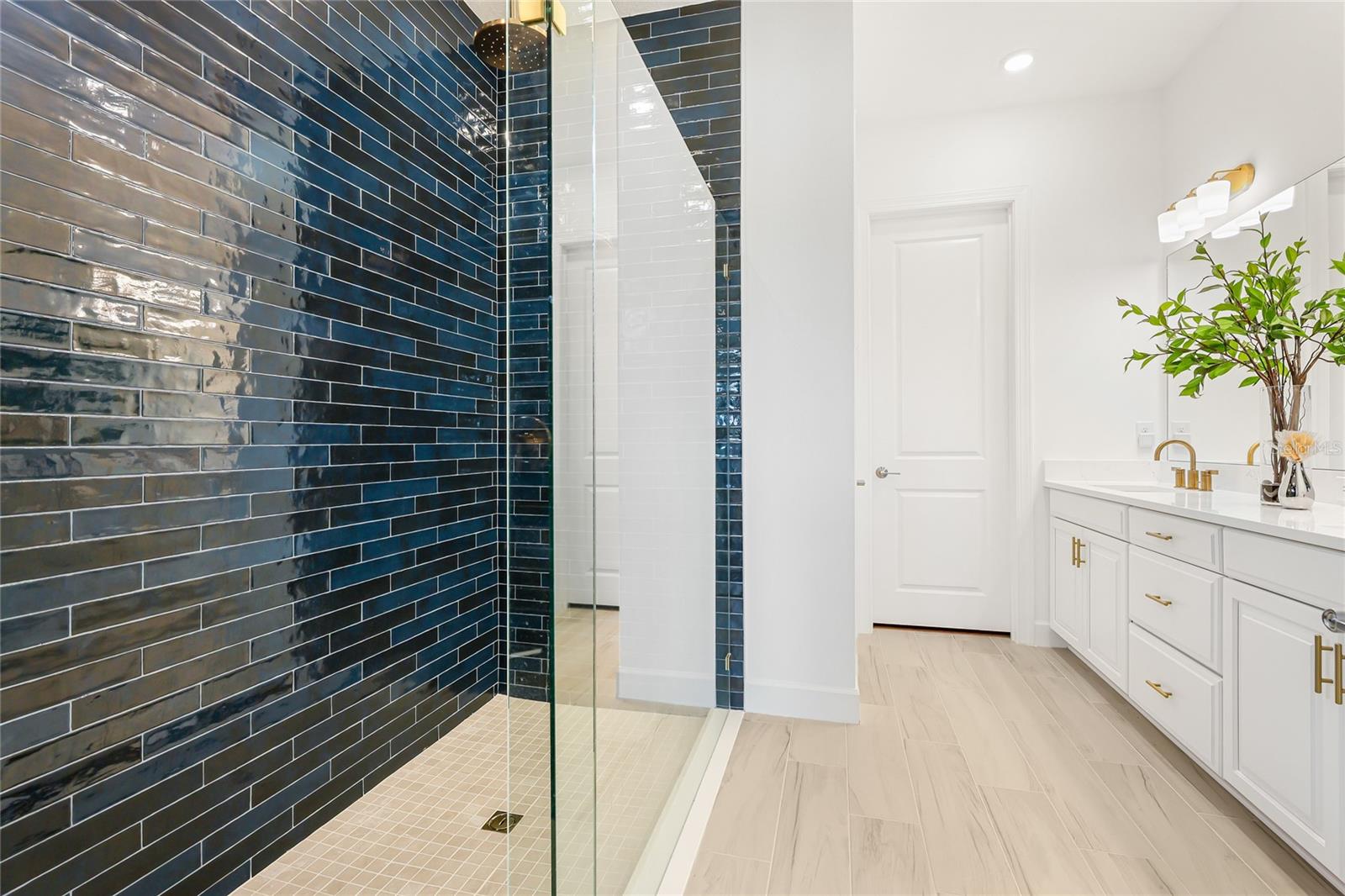 AZARIO ESPLANADE PH VI - Residential