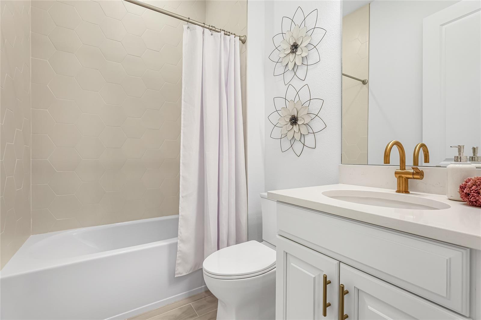 AZARIO ESPLANADE PH VI - Residential