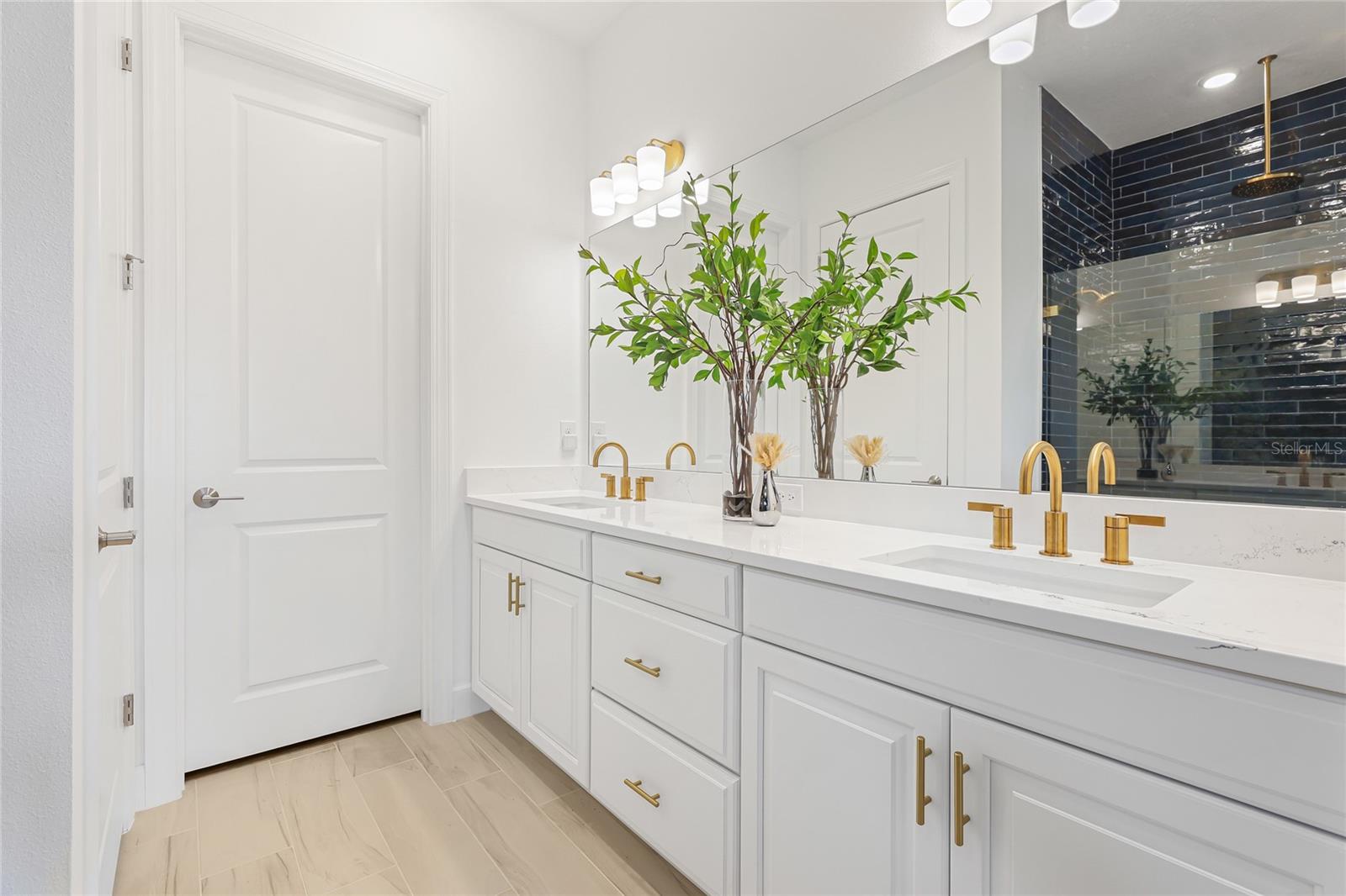 AZARIO ESPLANADE PH VI - Residential