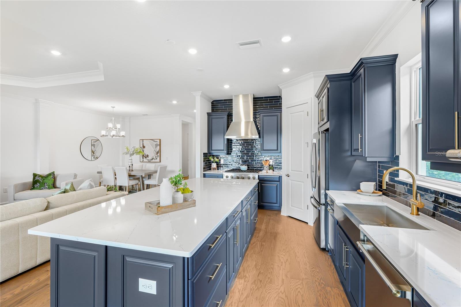 AZARIO ESPLANADE PH VI - Residential