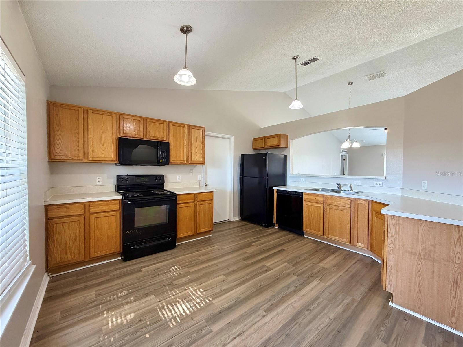 QUEENS COVE PH 04 - Residential