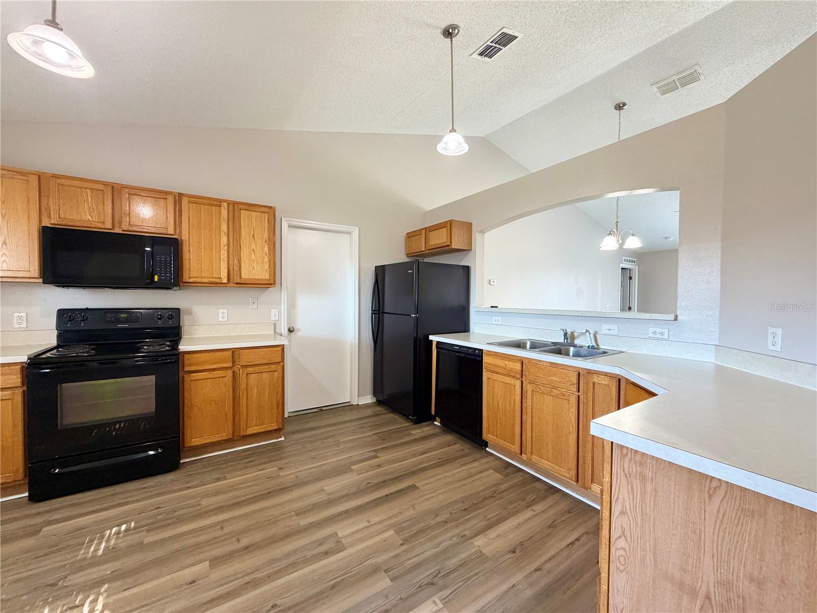QUEENS COVE PH 04 - Residential