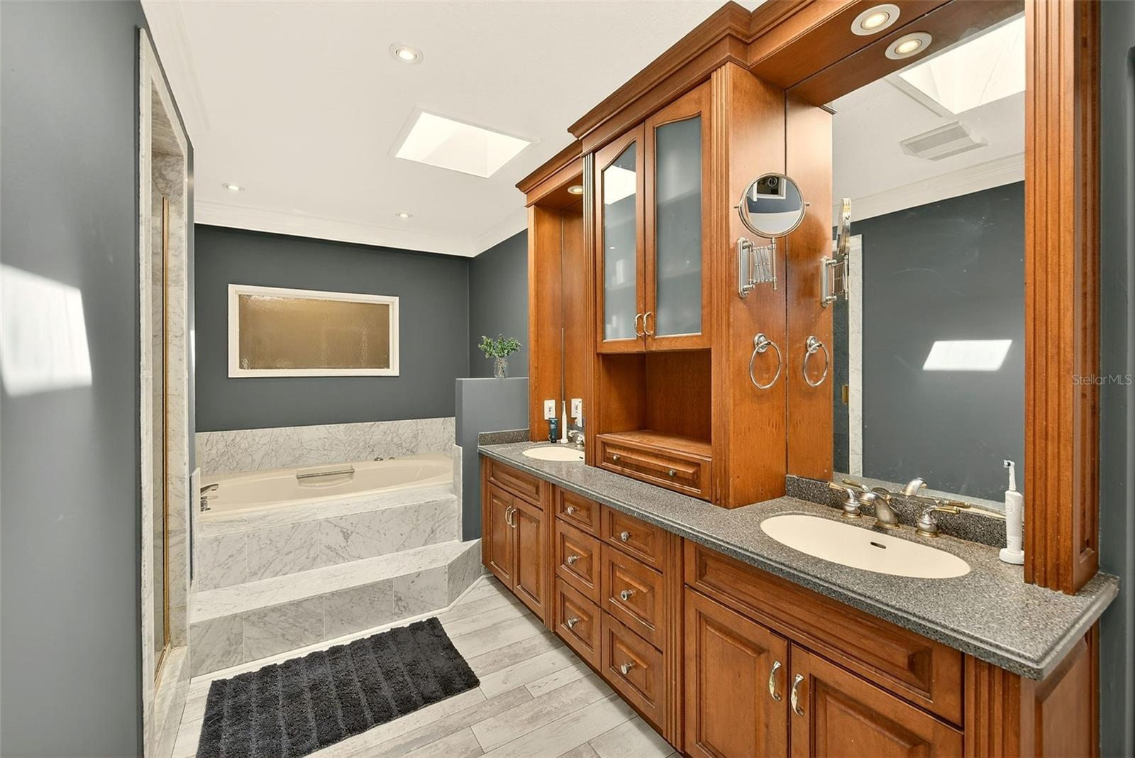 SHERWOOD MANOR - Residential