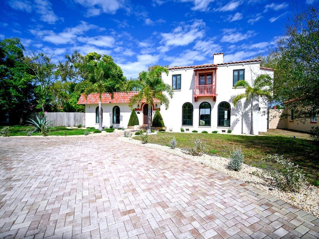 Photo of 6251 10th Avenue S, Gulfport, FL 33707 (MLS # A4684006)