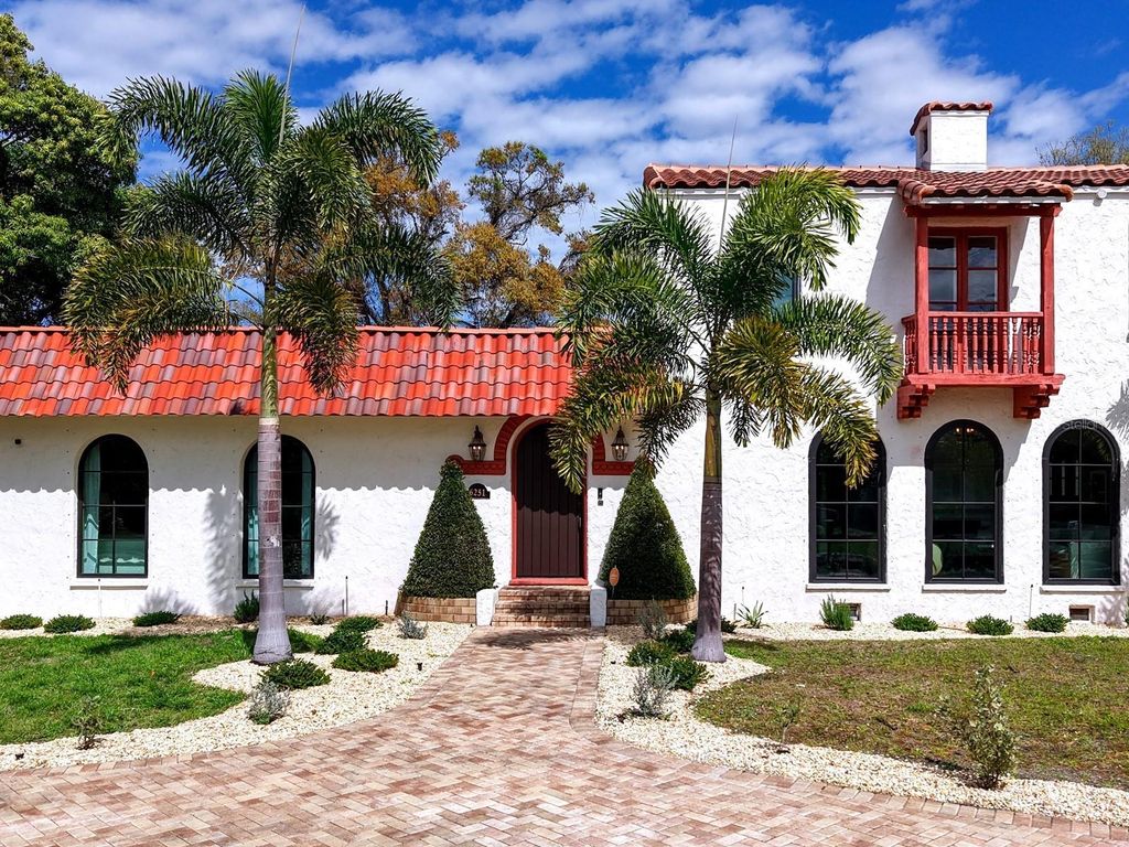 Photo of 6251 10th Avenue S, Gulfport, FL 33707 (MLS # A4684006)