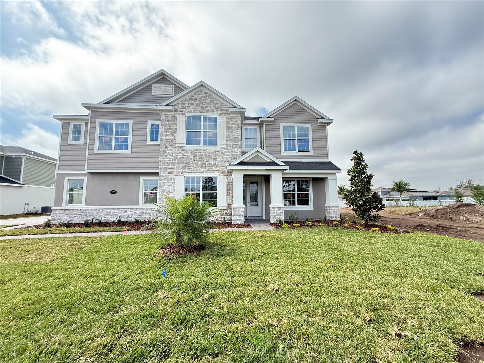 977 HAWKSNEST POINT