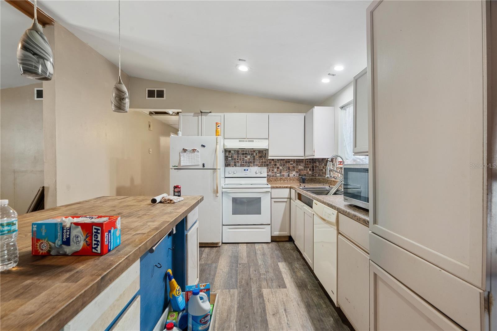 MOON LAKE ESTATES - Residential