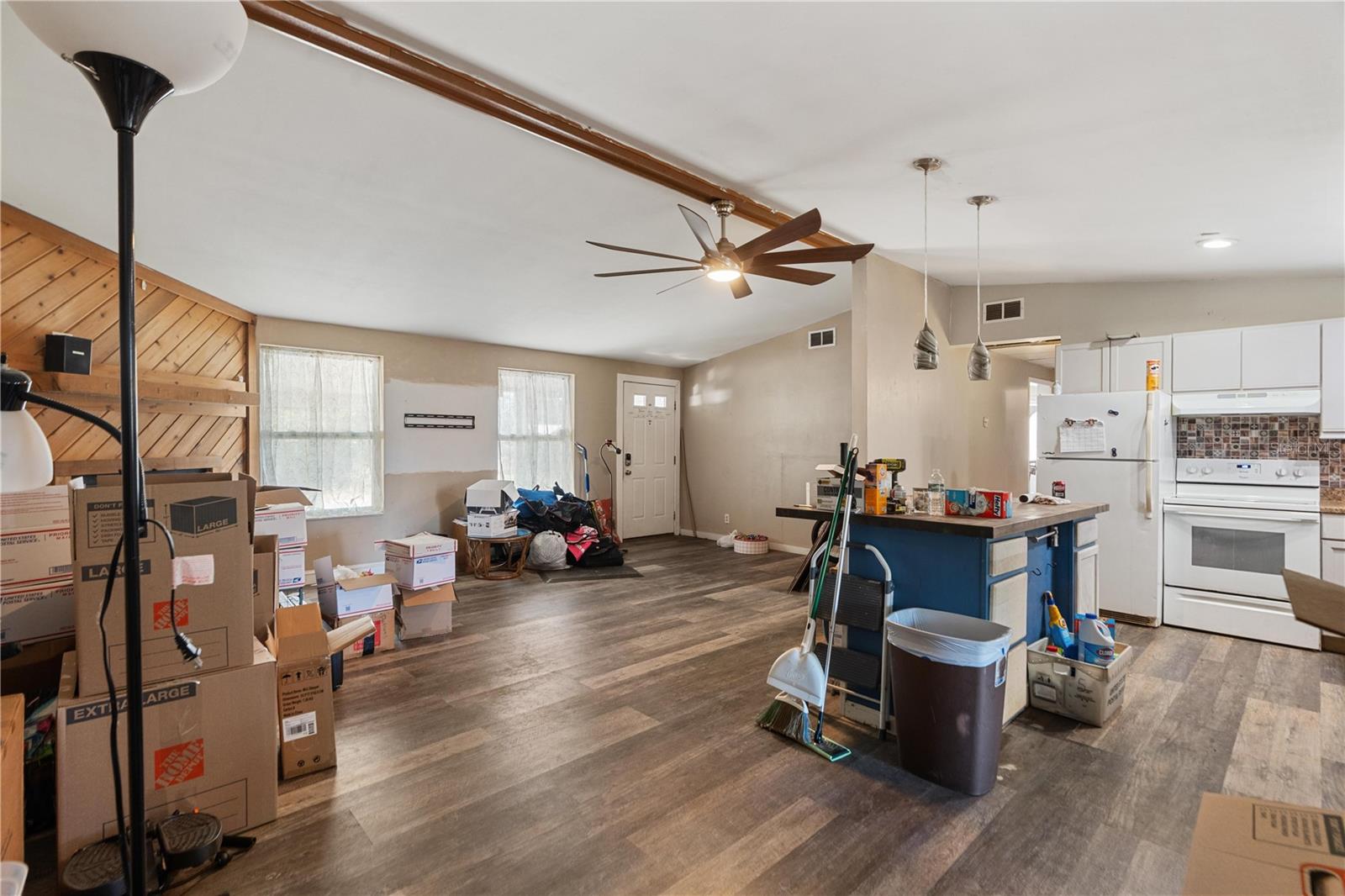 MOON LAKE ESTATES - Residential