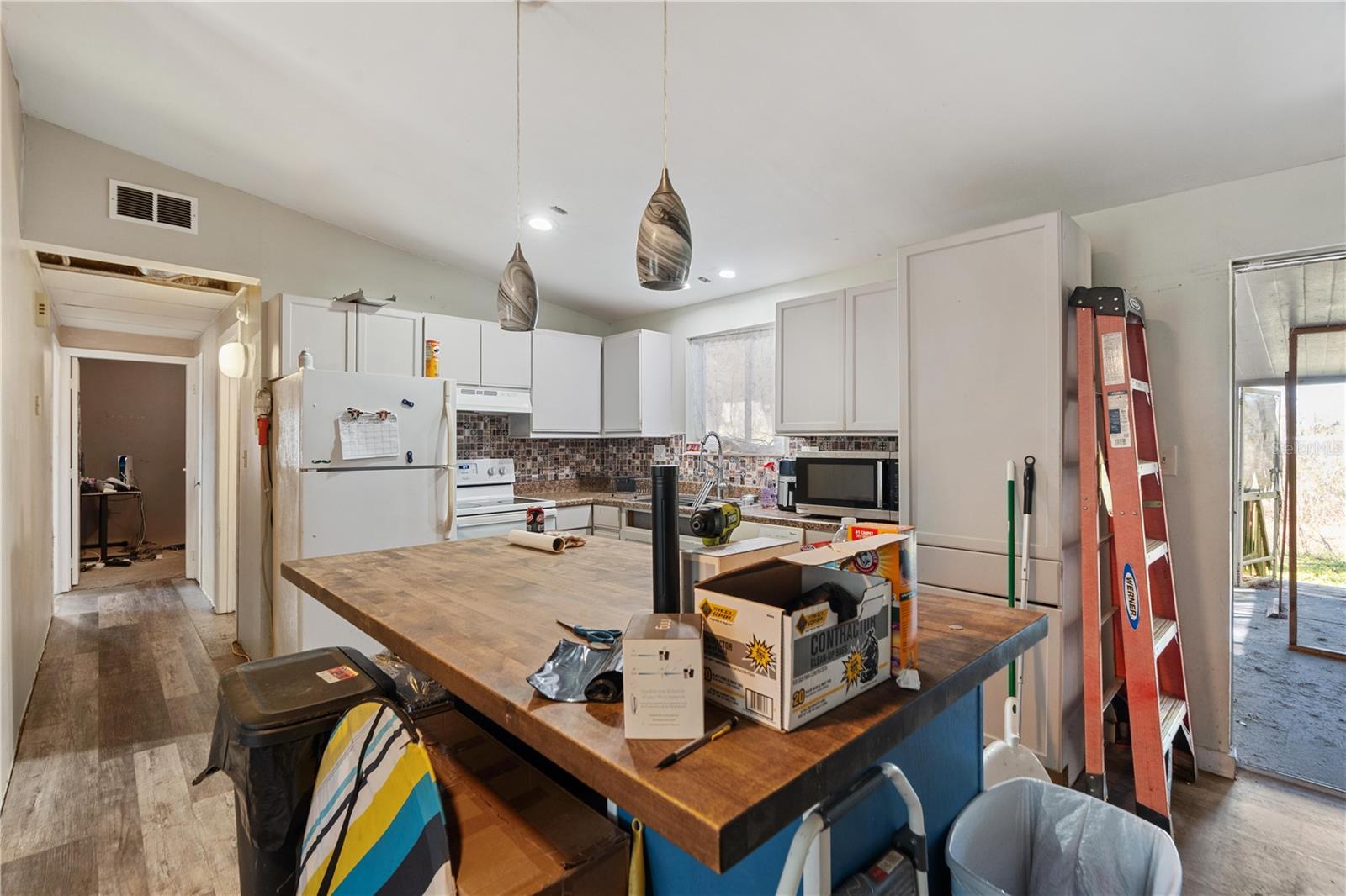 MOON LAKE ESTATES - Residential