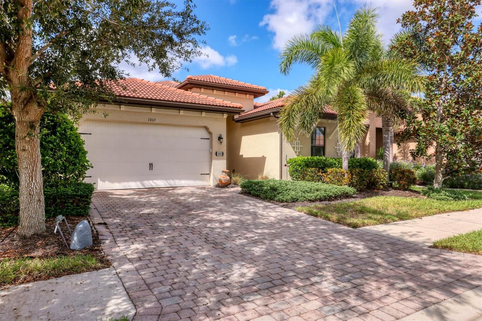 1069 BLUFFWOOD DRIVE