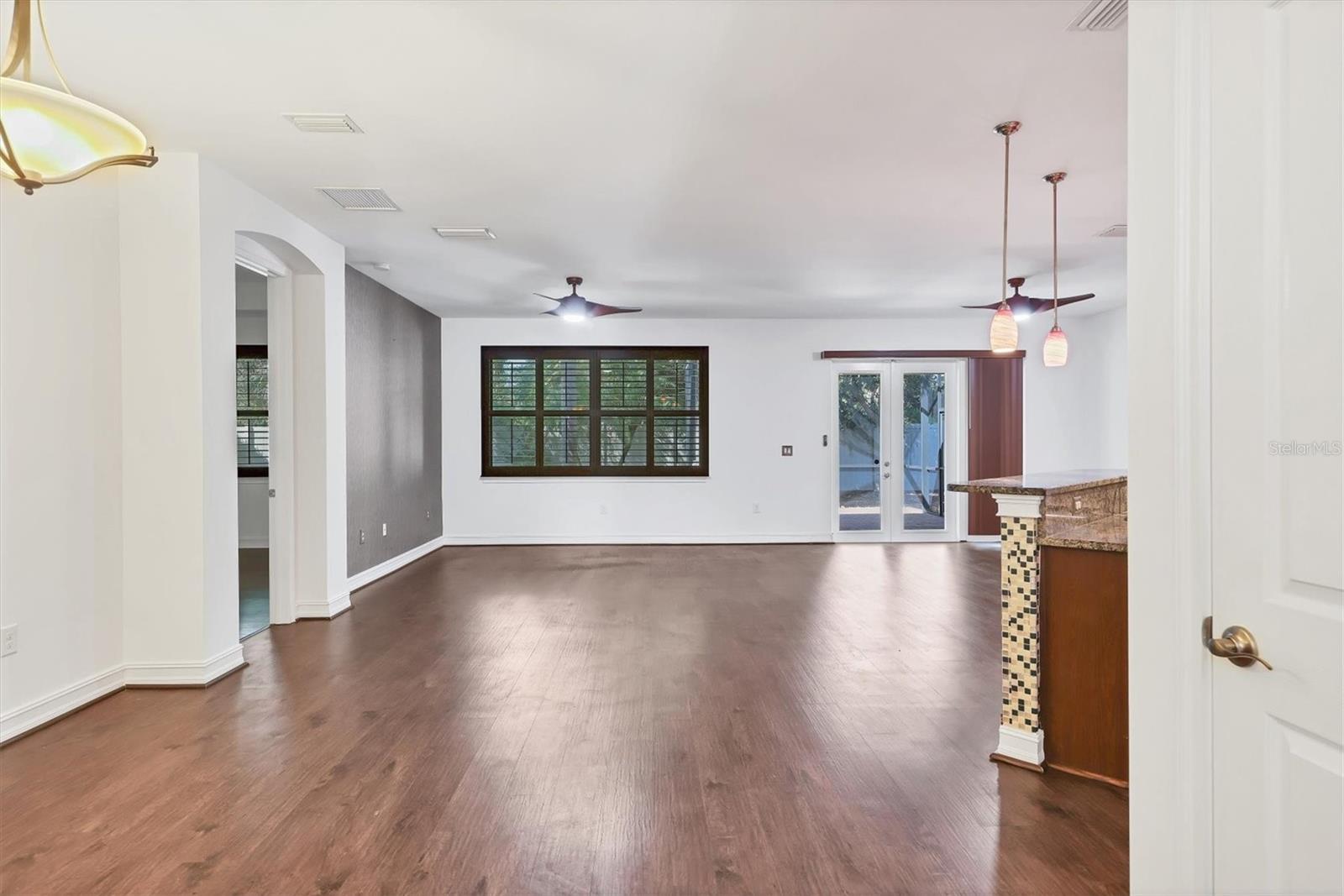 1069 BLUFFWOOD DRIVE