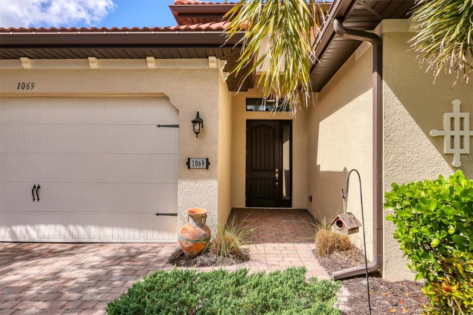 1069 BLUFFWOOD DRIVE