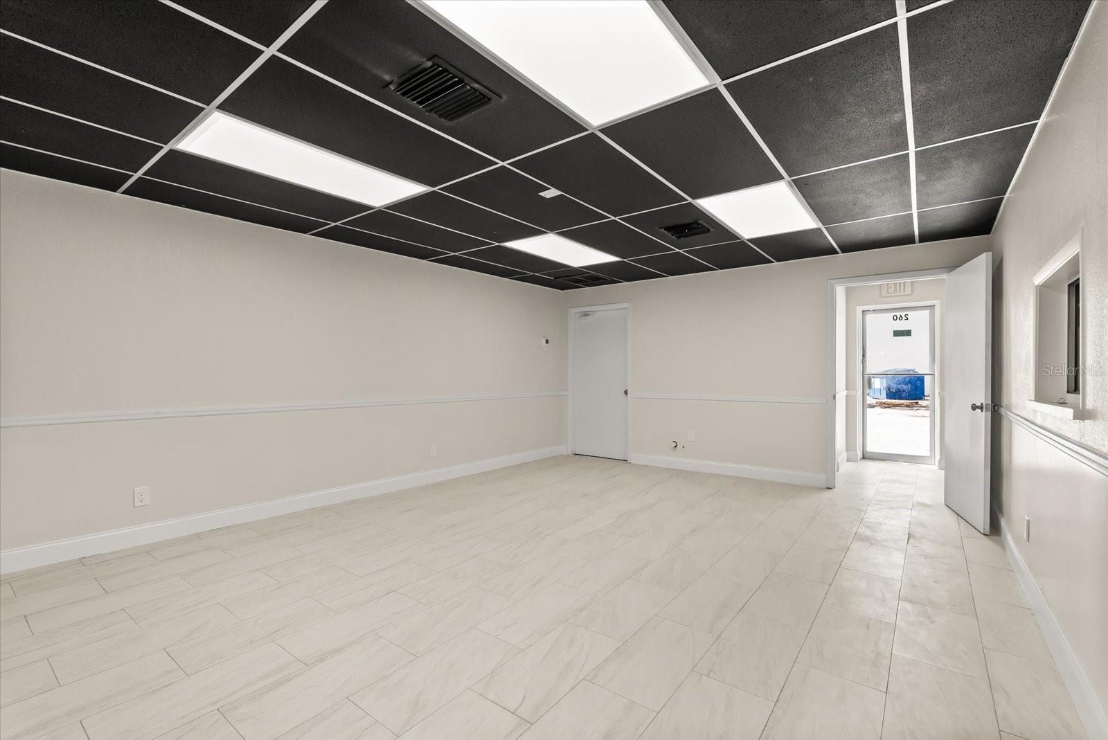 260 POWER CT 110 - Commercial Lease