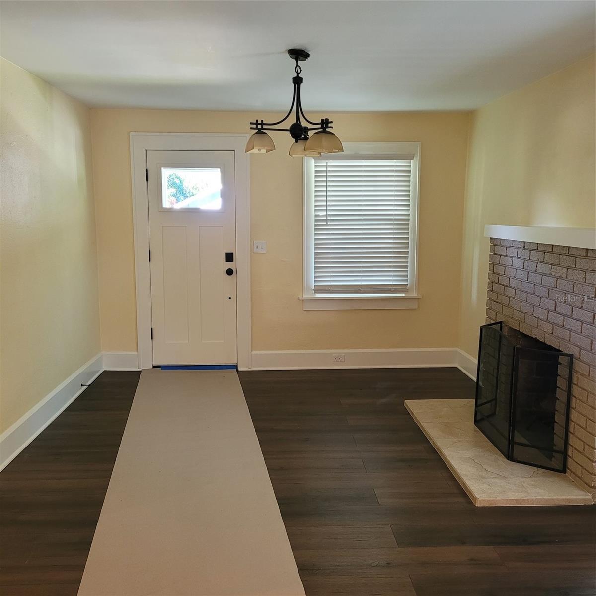 HALLS CENTRAL AVE 1 - Residential Lease