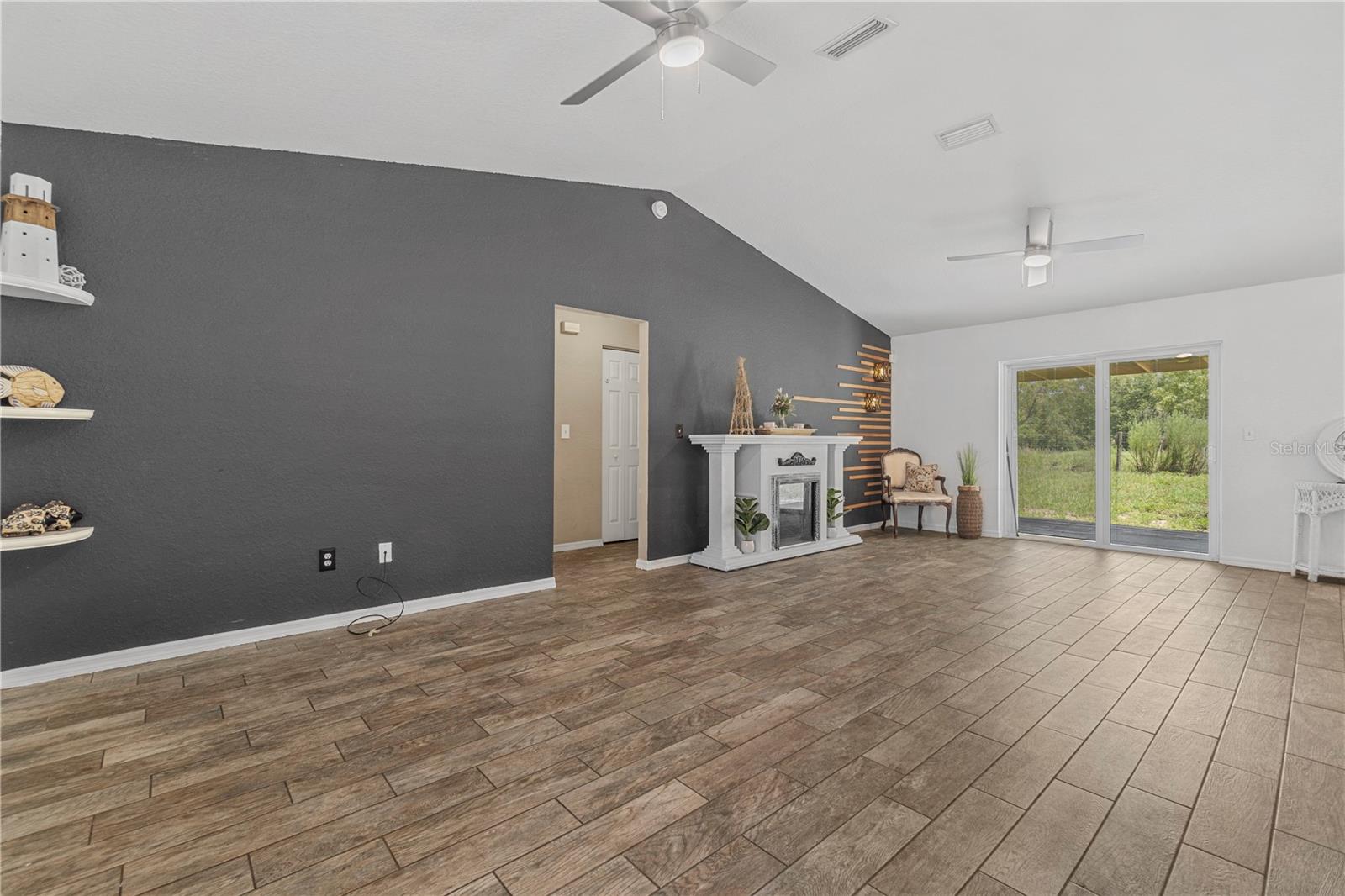 SILVER SPGS SHORES UN 42 - Residential