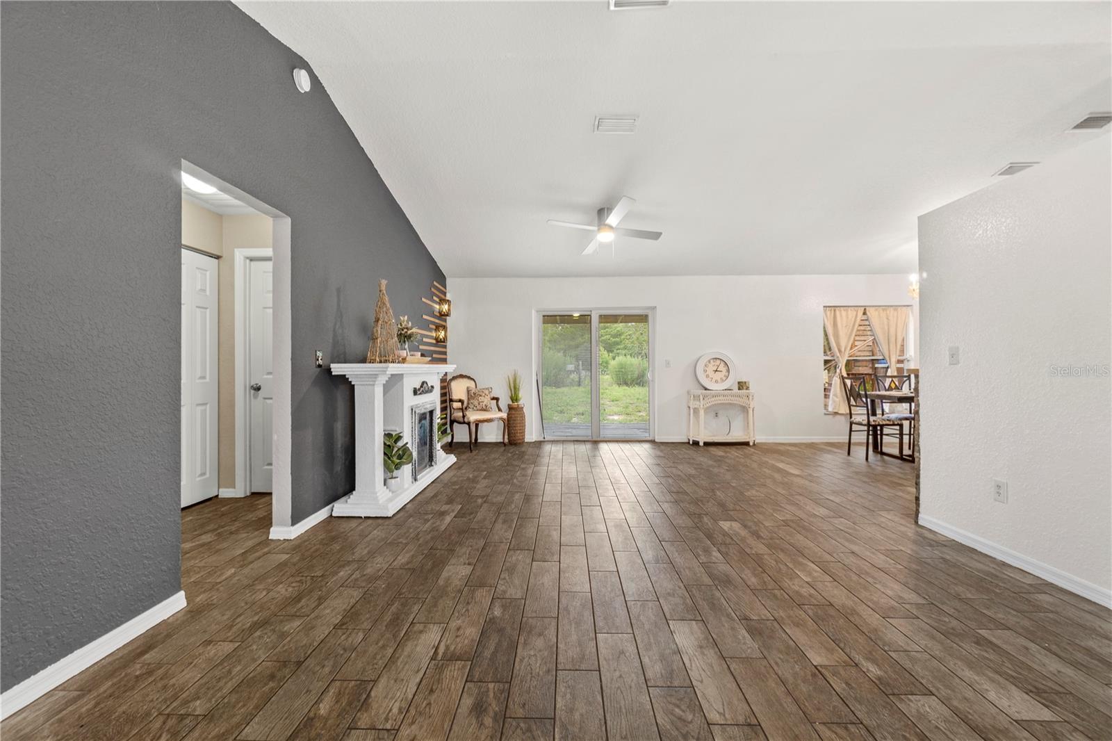 SILVER SPGS SHORES UN 42 - Residential