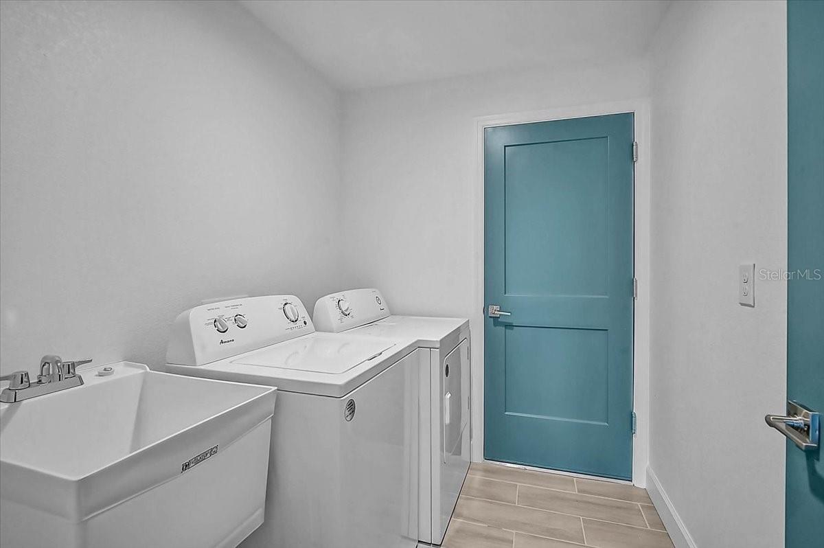 ROTONDA LAKES - Residential