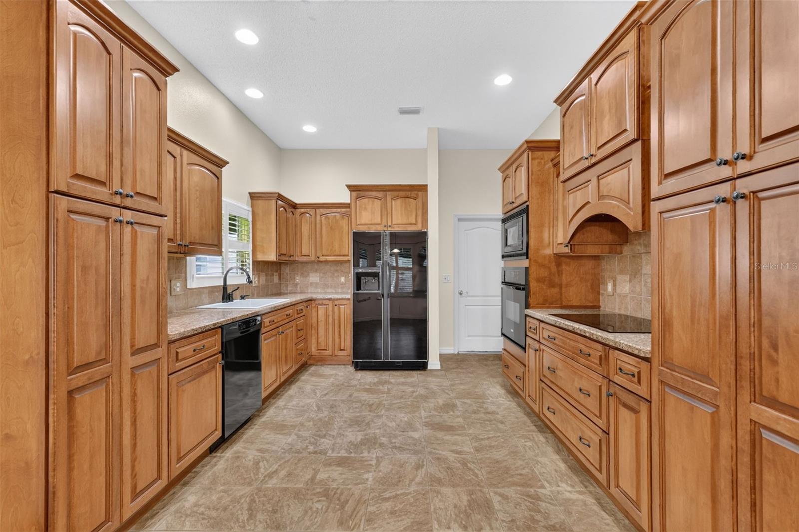 1557 OAK FOREST DRIVE