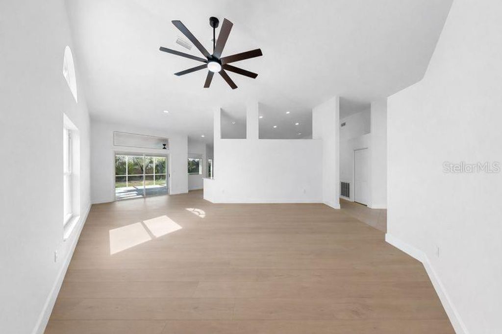 Photo of 6409 Stone River Road, Bradenton, FL 34203 (MLS # A4640385)