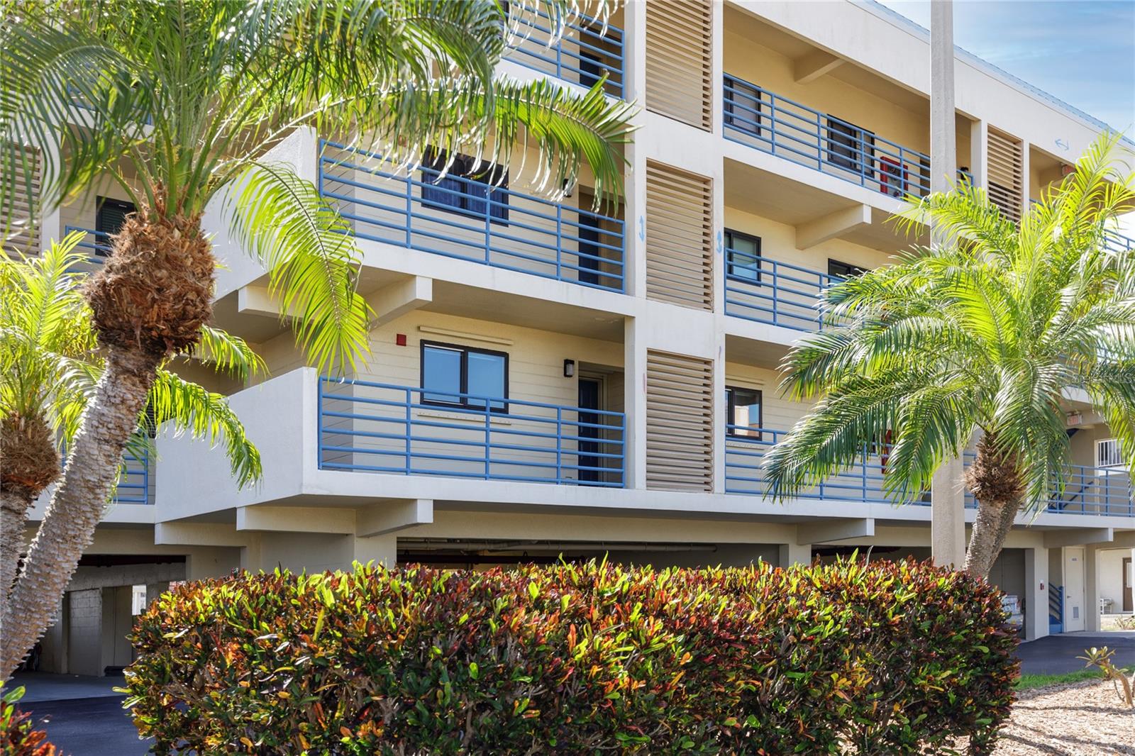 363 PINELLAS BAYWAY S 33