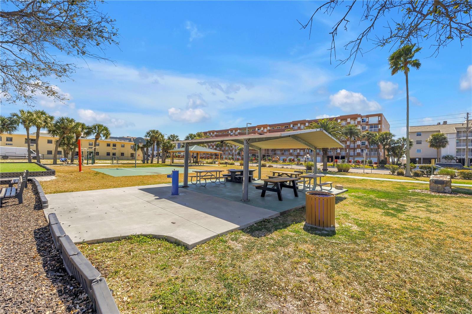 TIDES VILLAGE - CONCOURSE - Residential