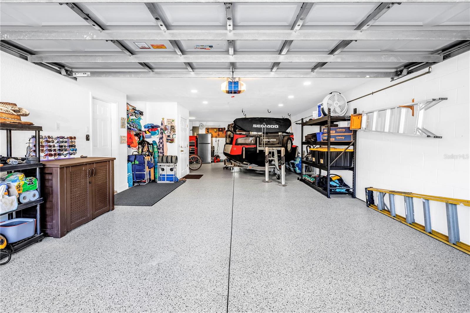 TIDES VILLAGE - CONCOURSE - Residential