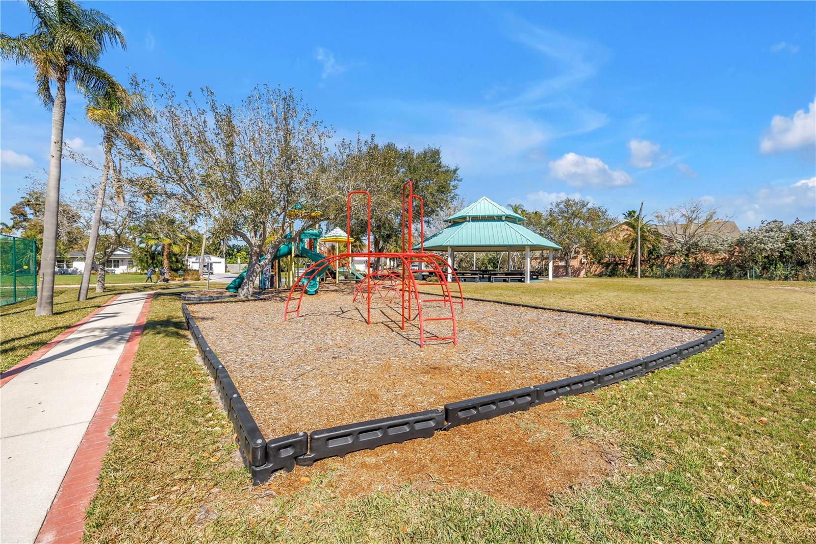 TIDES VILLAGE - CONCOURSE - Residential