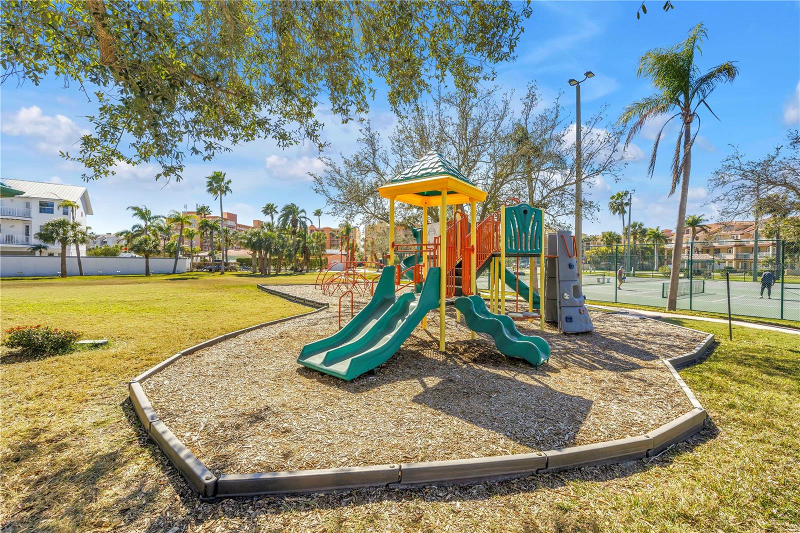 TIDES VILLAGE - CONCOURSE - Residential