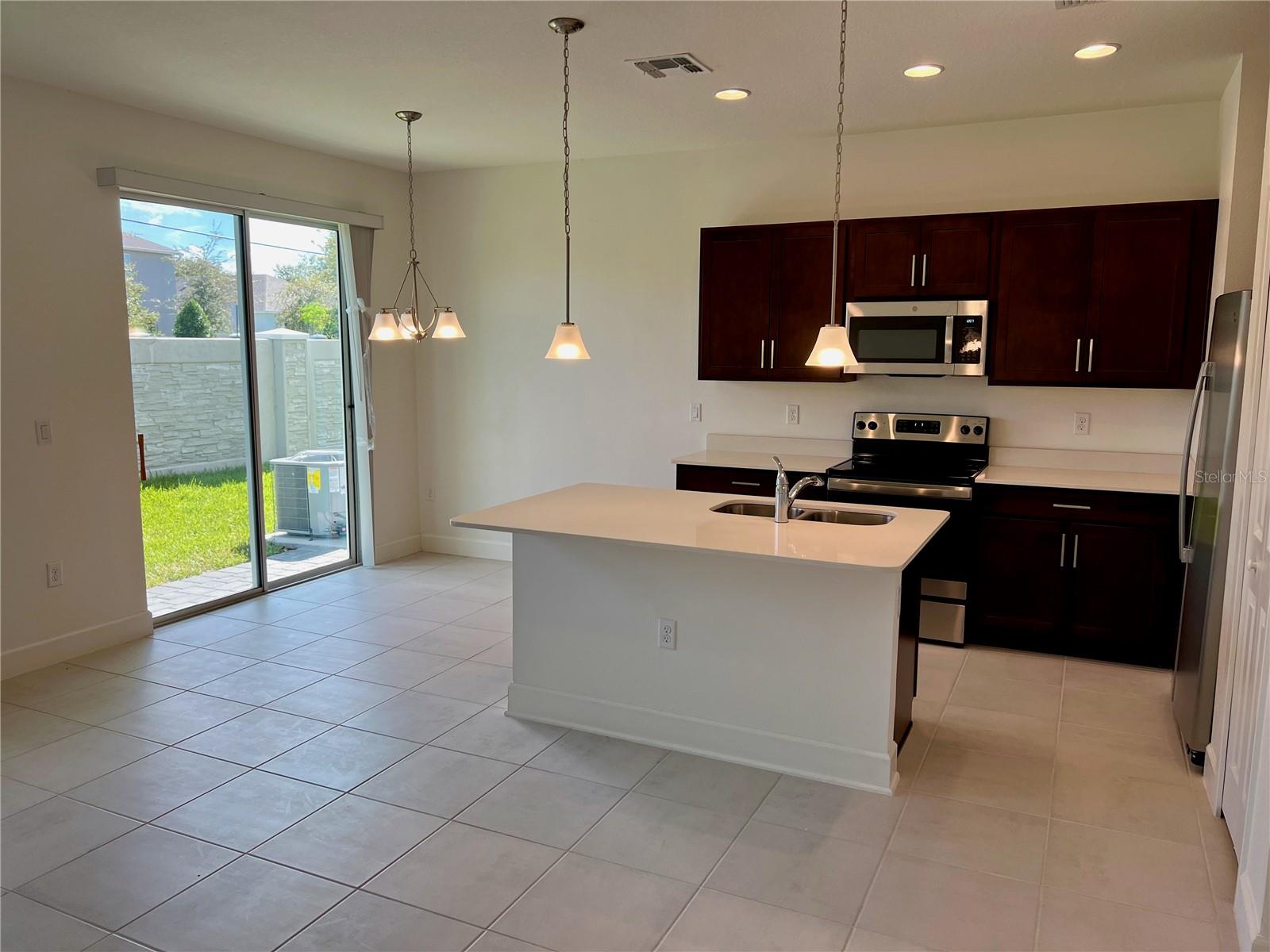 TOWNHOMES AT RIVERS EDGE - Residential Lease