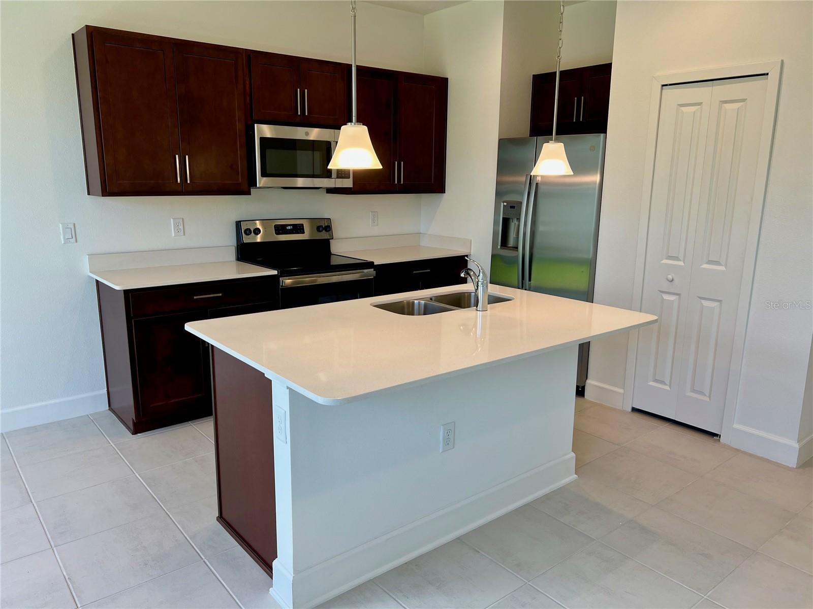 TOWNHOMES AT RIVERS EDGE - Residential Lease