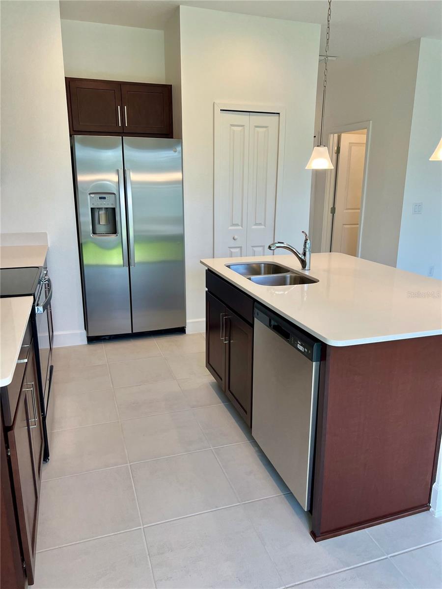 TOWNHOMES AT RIVERS EDGE - Residential Lease