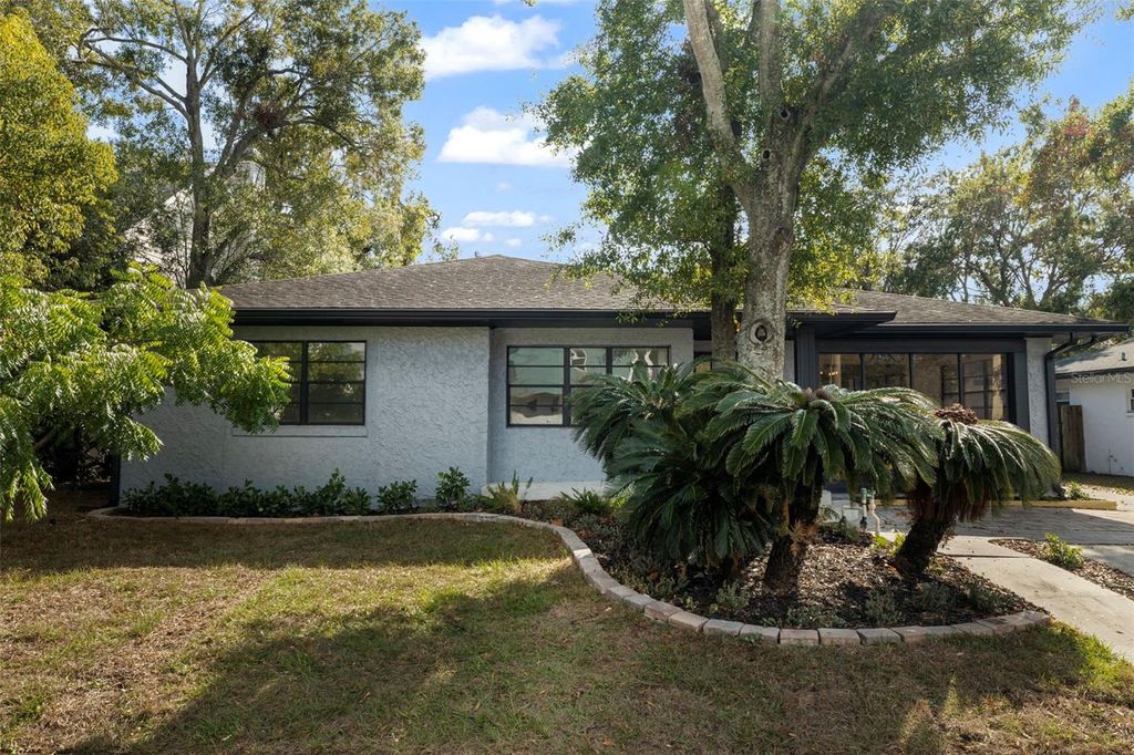 Photo of 3406 W Swann Avenue, Tampa, FL 33609 (MLS # TB8468772)
