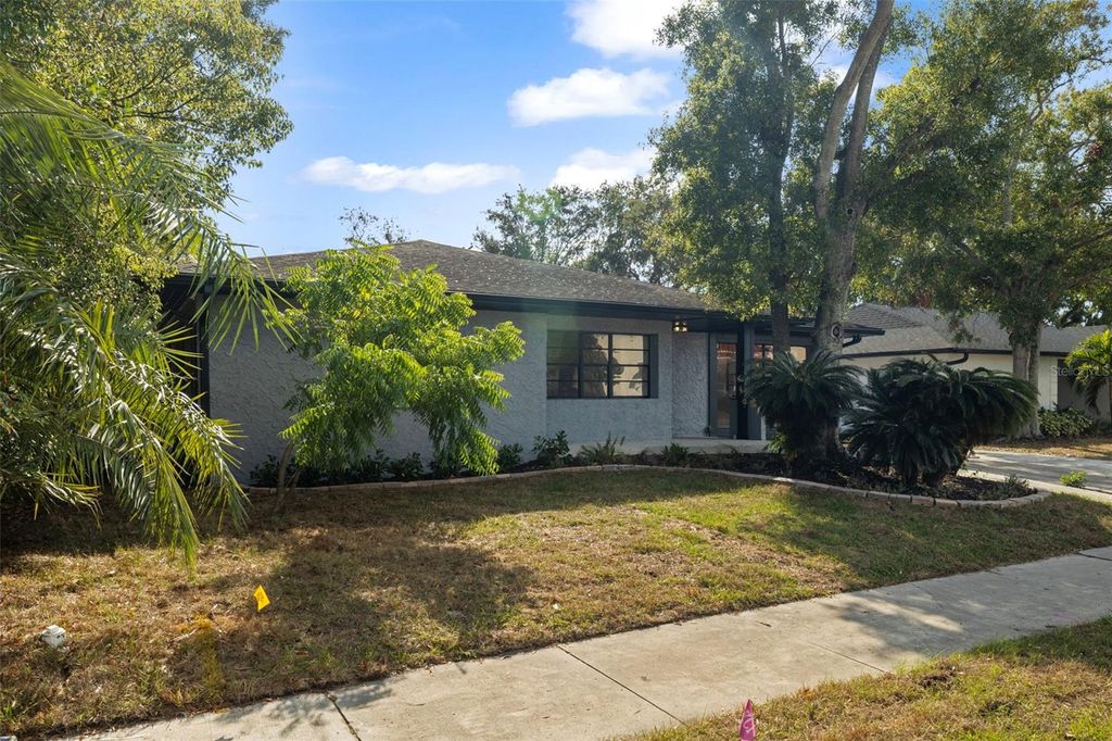 Photo of 3406 W Swann Avenue, Tampa, FL 33609 (MLS # TB8468772)