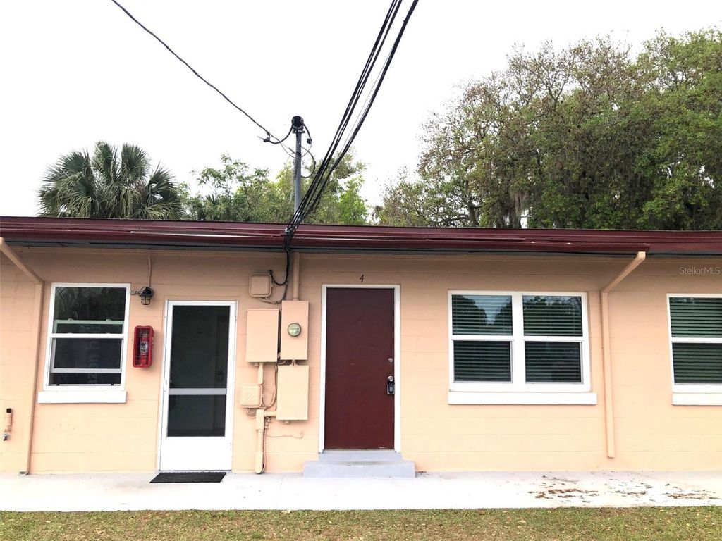 Photo of 1401 E Alfred Street #4, Tavares, FL 32778 (MLS # O6390942)