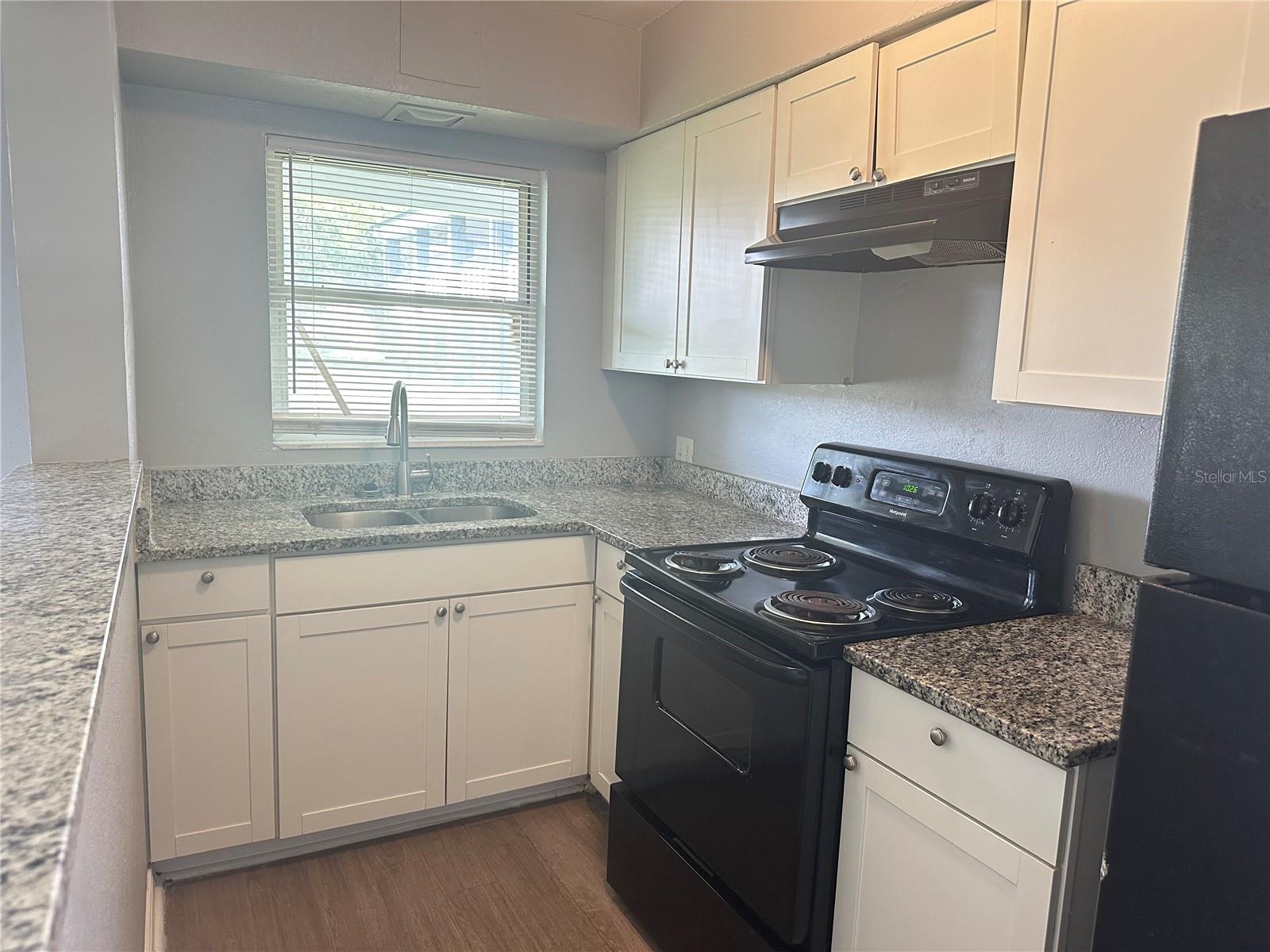 Affordable living with a touch of charm, right near the heart of downtown St. Pete. This 1-bedroom, 1-bath apartment (580 sq. ft.) offers a simple layout with a few quality touches. The kitchen features granite countertops, solid wood cabinets, and essential appliances to make meal prep easy.
The apartment includes on-site laundry and parking, plus access to a grassy courtyard with lounge chairs — perfect for relaxing outside. Pets are welcome, so your furry friend can enjoy the space too.
Just minutes from downtown’s restaurants, bars, and shopping, this home provides convenience at a budget-friendly price.
Lease Terms: Annual lease, Tenant responsible for water, gas/electric, and Wi-Fi, Pets allowed (with approval)
If you’re looking for an affordable apartment with nice finishes and a great location, this could be the right fit.
Don’t miss your chance to enjoy vibrant downtown living in a cozy community setting!