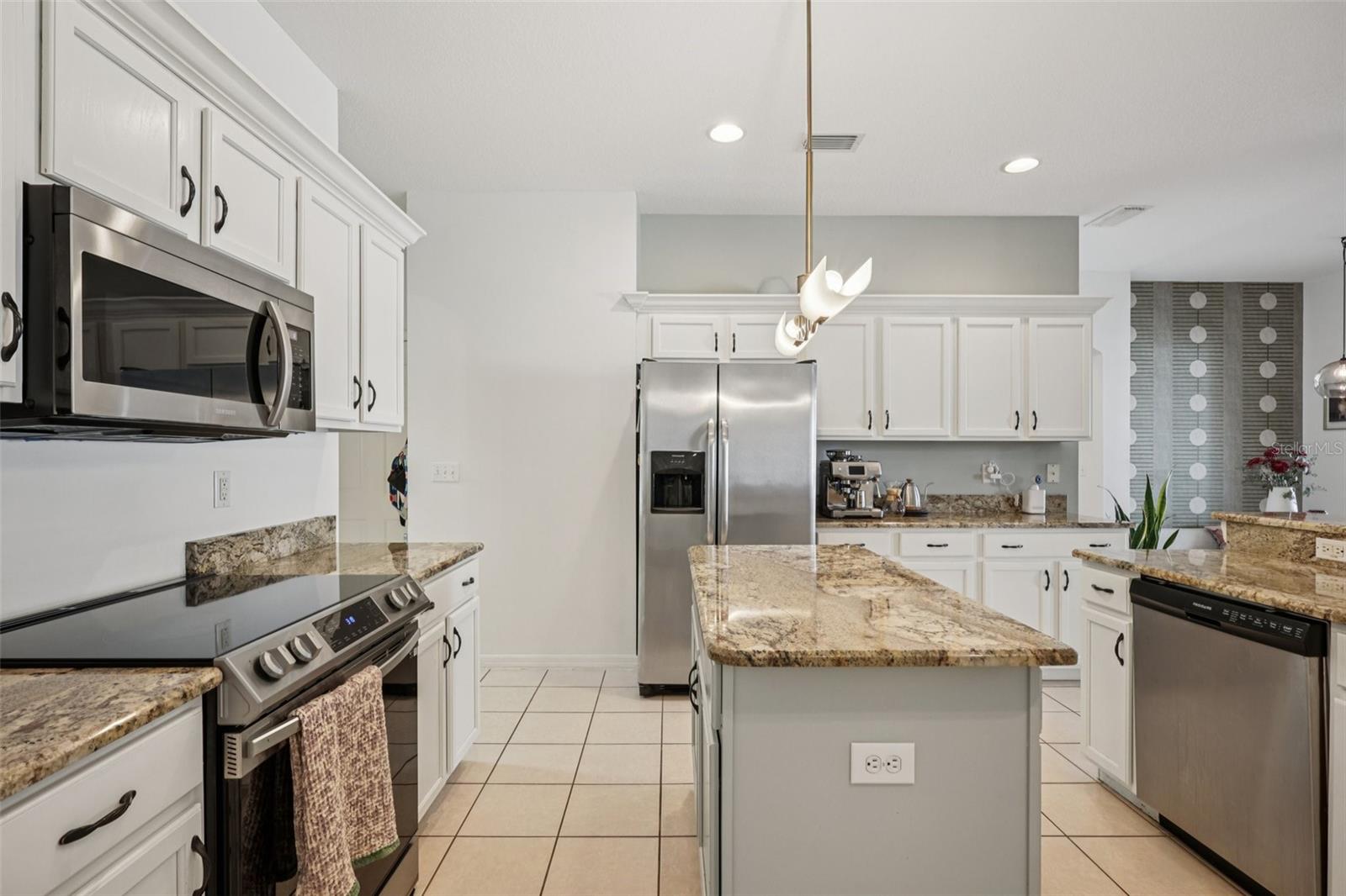 MEADOW WOODS RESERVE - Residential