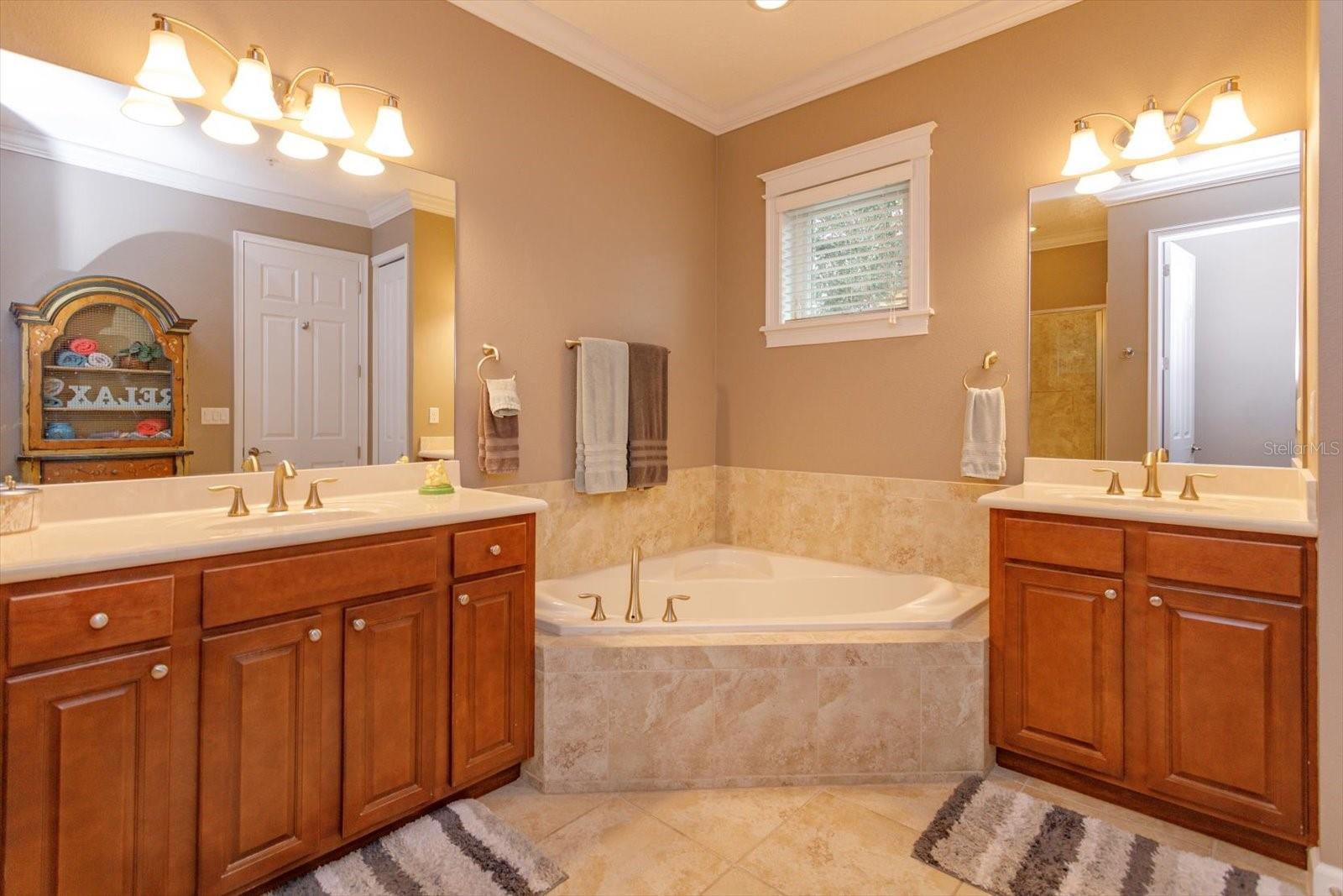 GRANDE OAKS AT HEATHROW - Residential