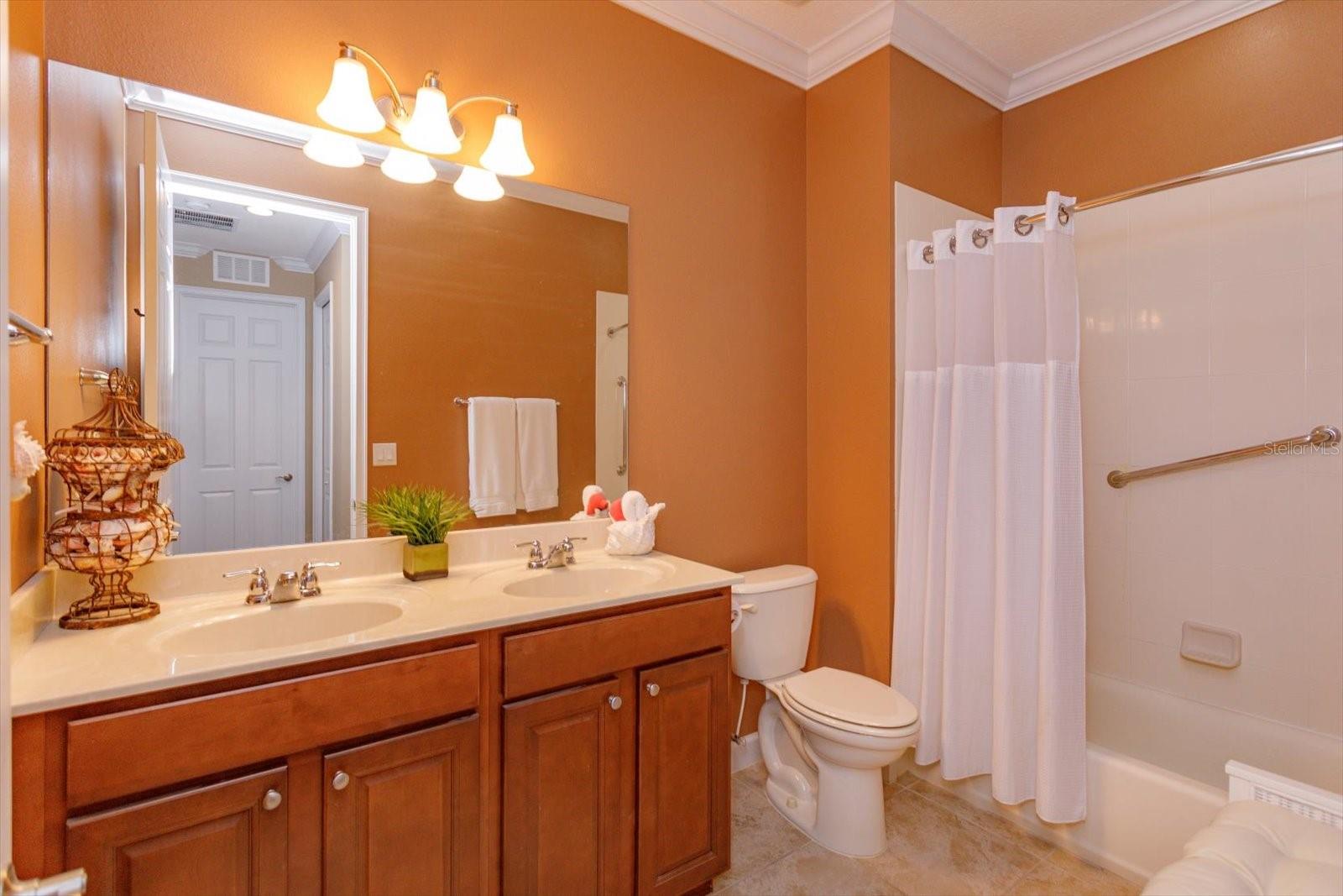 GRANDE OAKS AT HEATHROW - Residential