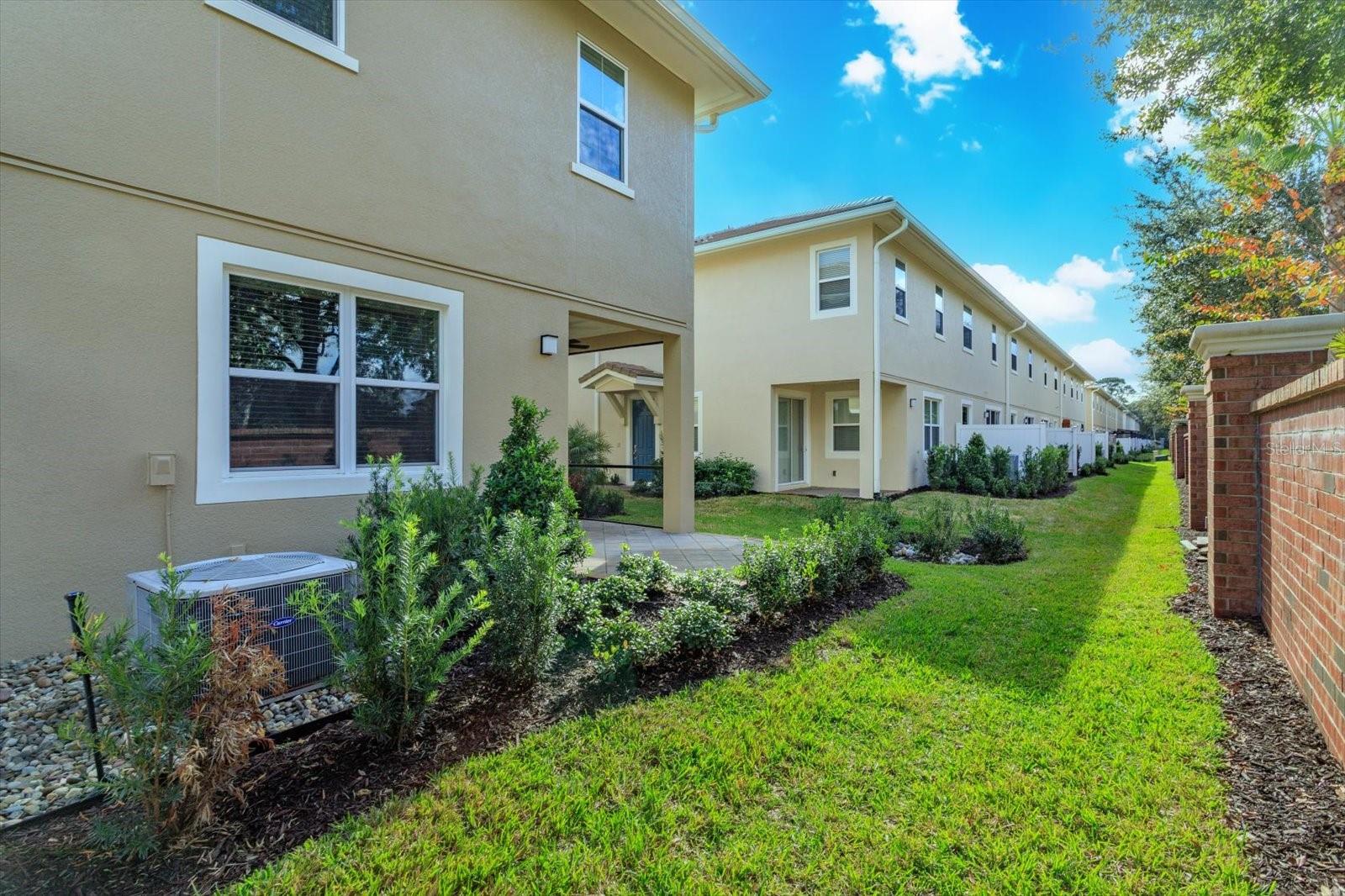 GRANDE OAKS AT HEATHROW - Residential