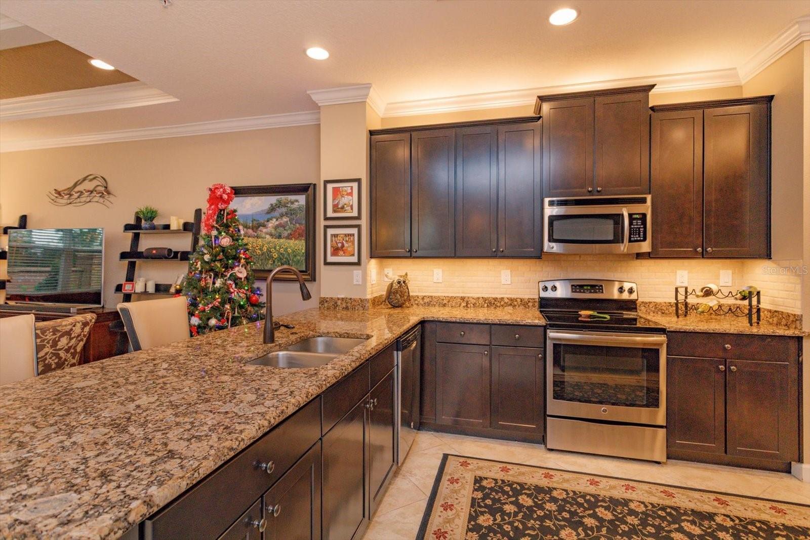 GRANDE OAKS AT HEATHROW - Residential