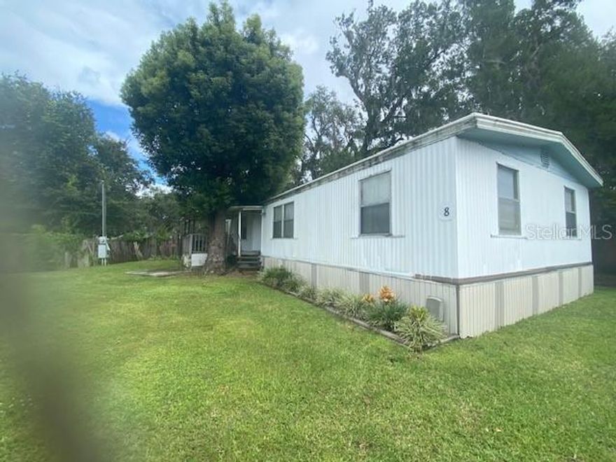 Charming 3-Bedroom, 2-Bath Mobile Home for Rent in Lakeland!
Located at 1035 E Lake Parker Drive, this spacious and affordable mobile home offers comfortable living in a quiet community near beautiful Lake Parker. Enjoy an open floor plan with a bright living area, functional kitchen, and generously sized bedrooms. The home also features two full bathrooms and a private yard area perfect for relaxing. Conveniently close to shopping, dining, and major highways — making your daily commute a breeze.
