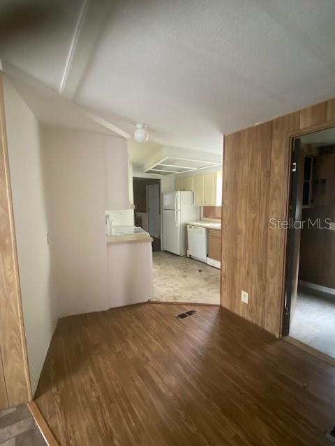 LAKEWOOD PARK - Residential Lease